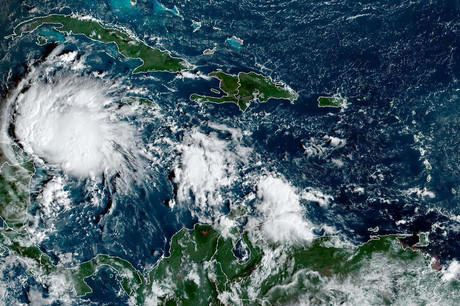 Ciclón 'Lisa' cruza hacia sur de México, alertan a 5 estados