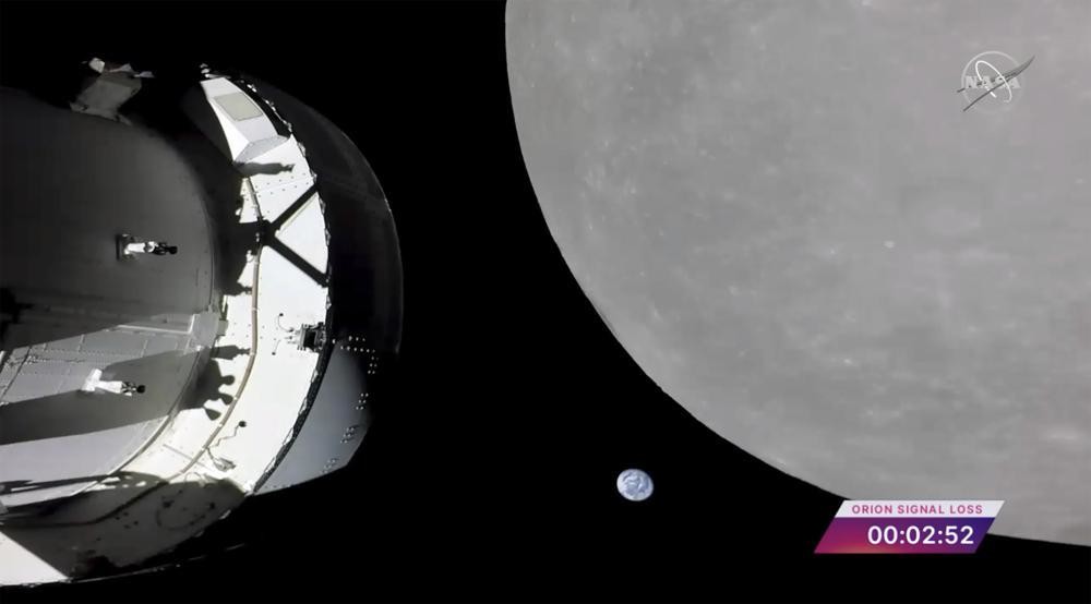 Nave espacial Orión 'roza' la superficie de la luna
