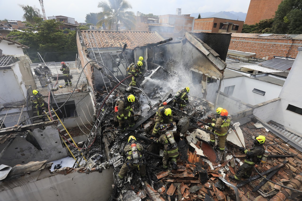 Avioneta cae en zona residencial de Medellín