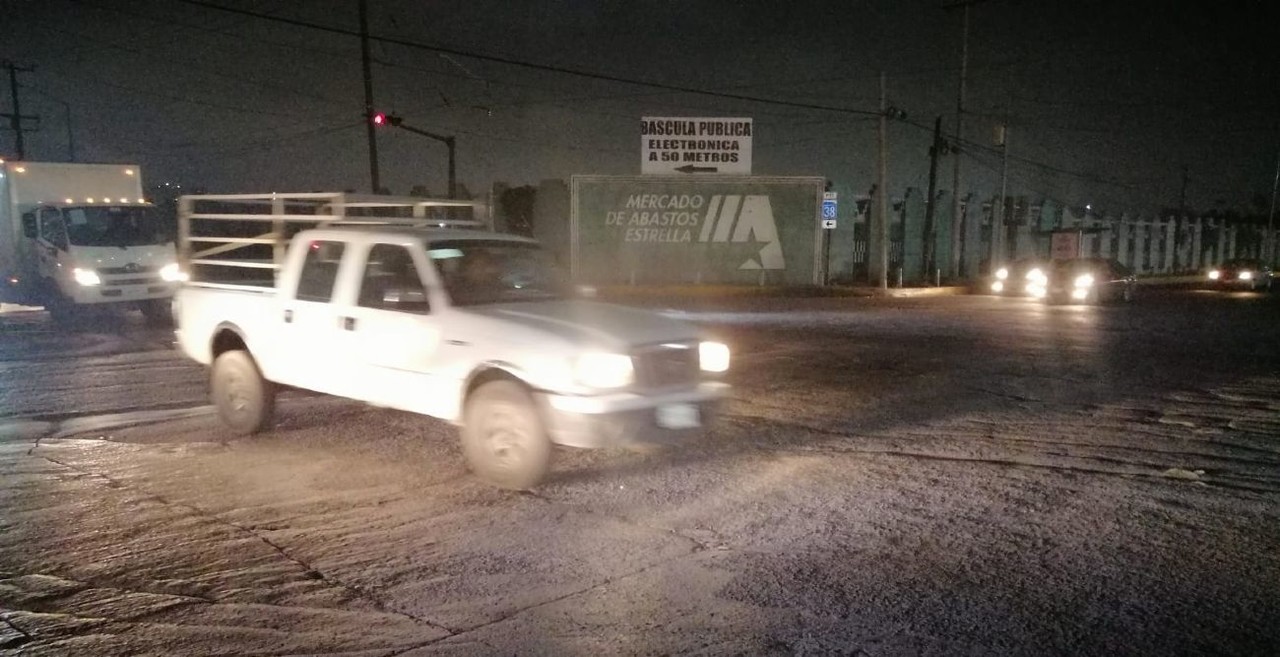 Sufren automovilistas con baches en Monterrey