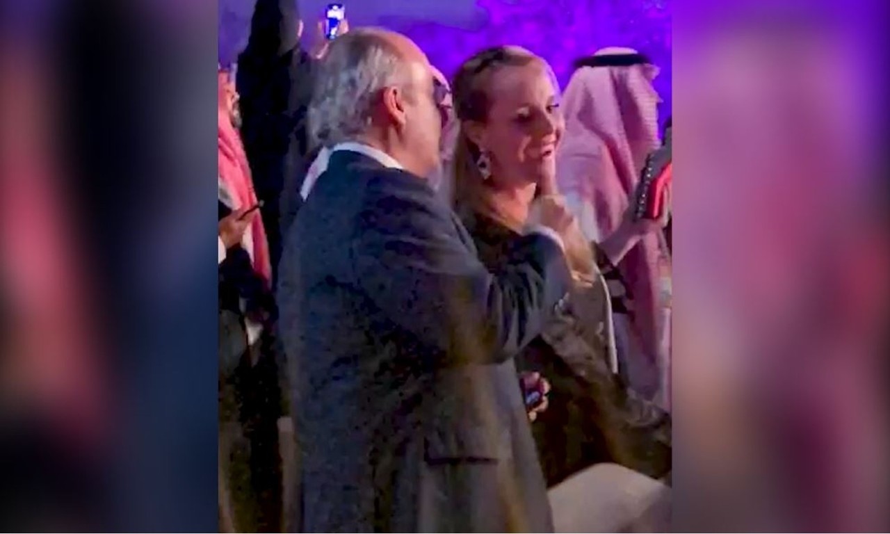 Captan a Felipe Calderón en fiesta de gala en Arabia Saudita