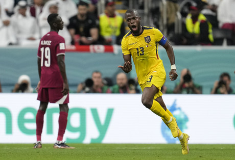 Ecuador vence a Qatar con doblete de Valencia