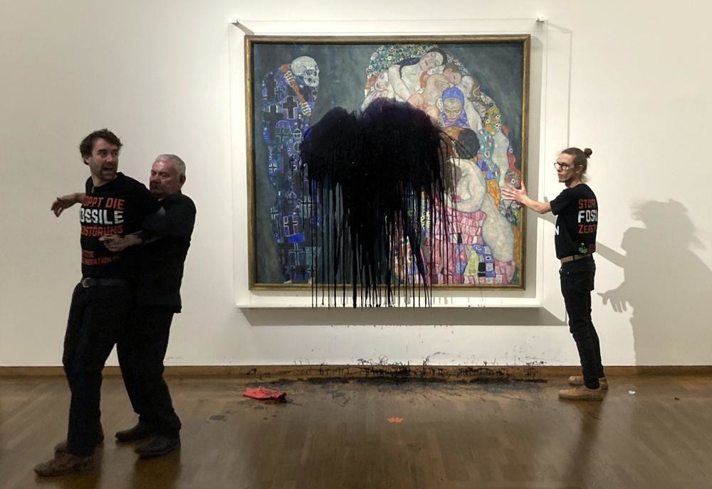 Activistas nuevamente se manifiestan contra obras de arte