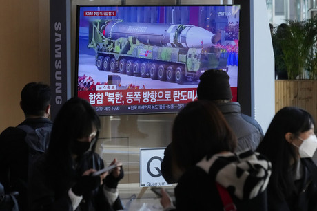 Prueba Norcorea misil capaz de alcanzar a EUA