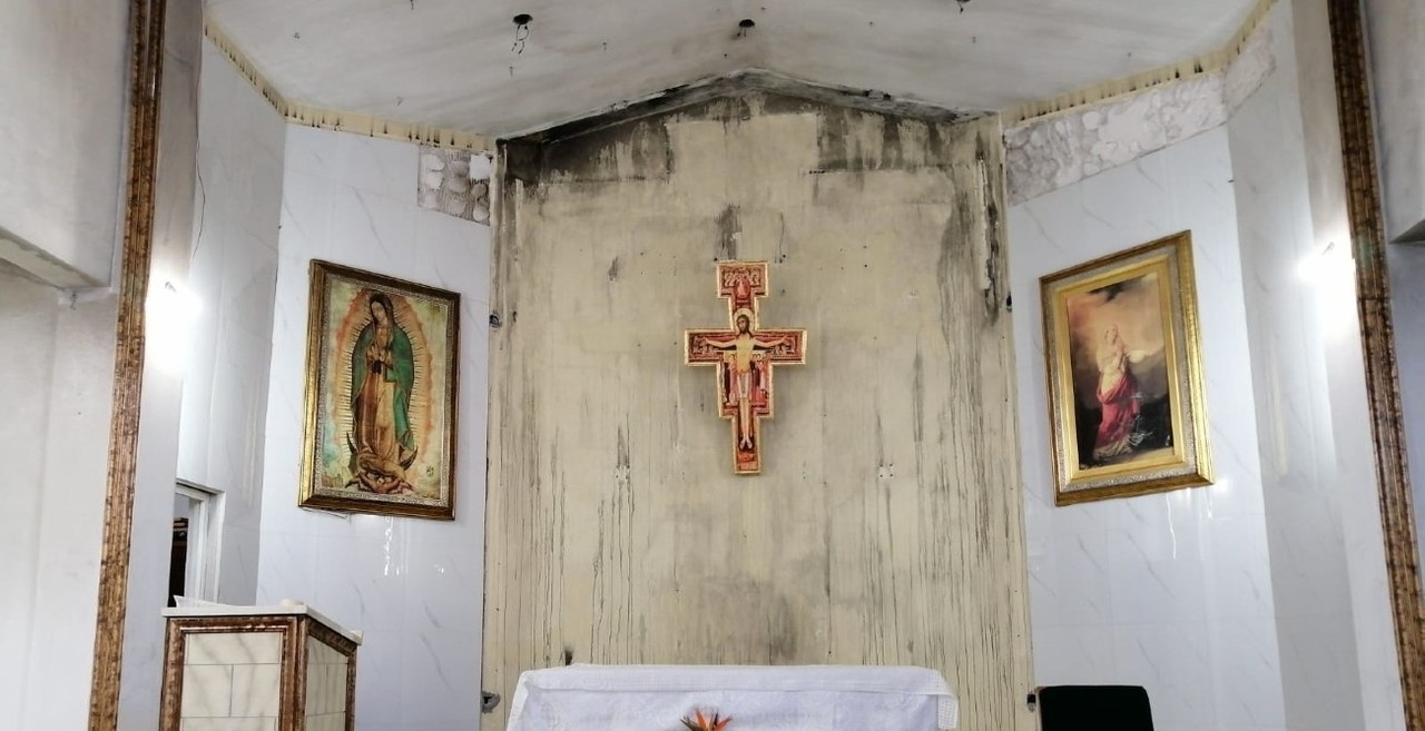 Padre solicita apoyo para reparar Iglesia incendiada