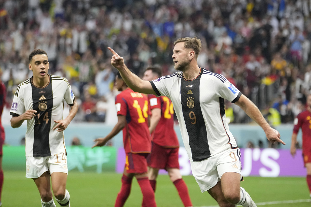 Alemania rescata el empate 1-1 ante España