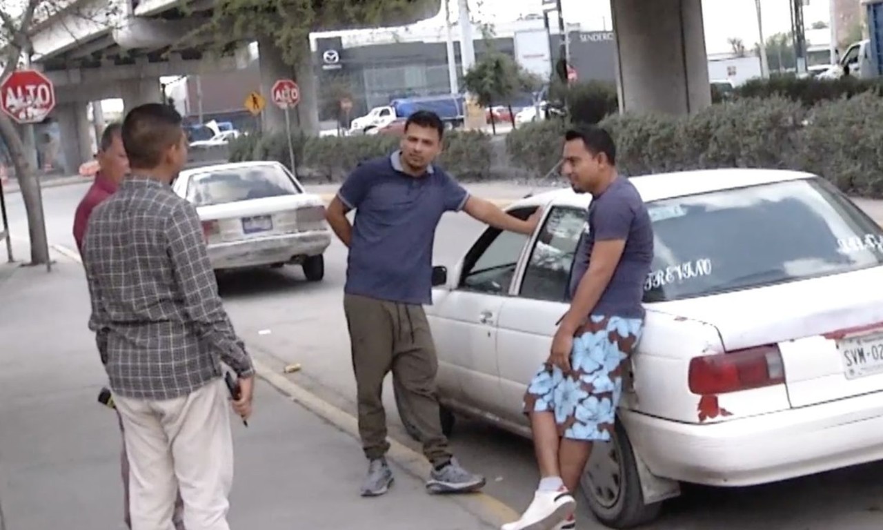 Aumentan taxis piratas ante falta de camiones en Nuevo León