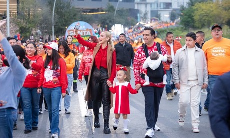 Desfiles navideños continuarán en Santa Catarina