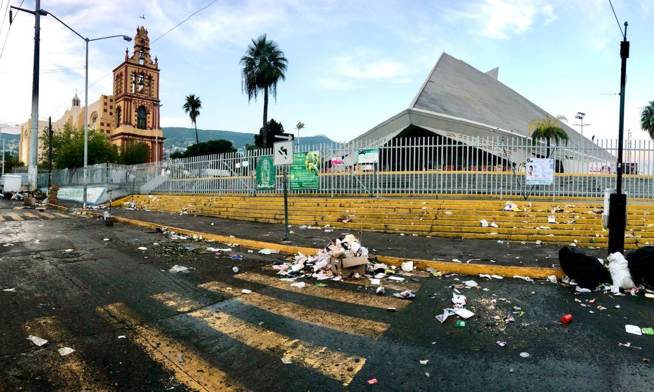 Amanece Basílica de Guadalupe con toneladas de basura