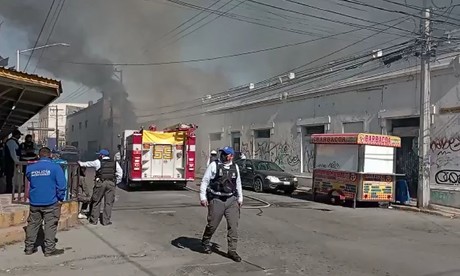 Registran incendio en área de construcción en Monterrey