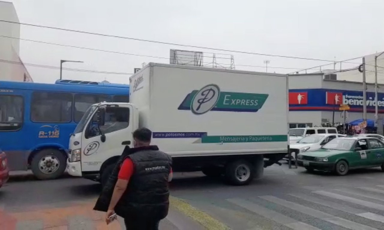 Se registra gran caos vial en diversos puntos de Monterrey