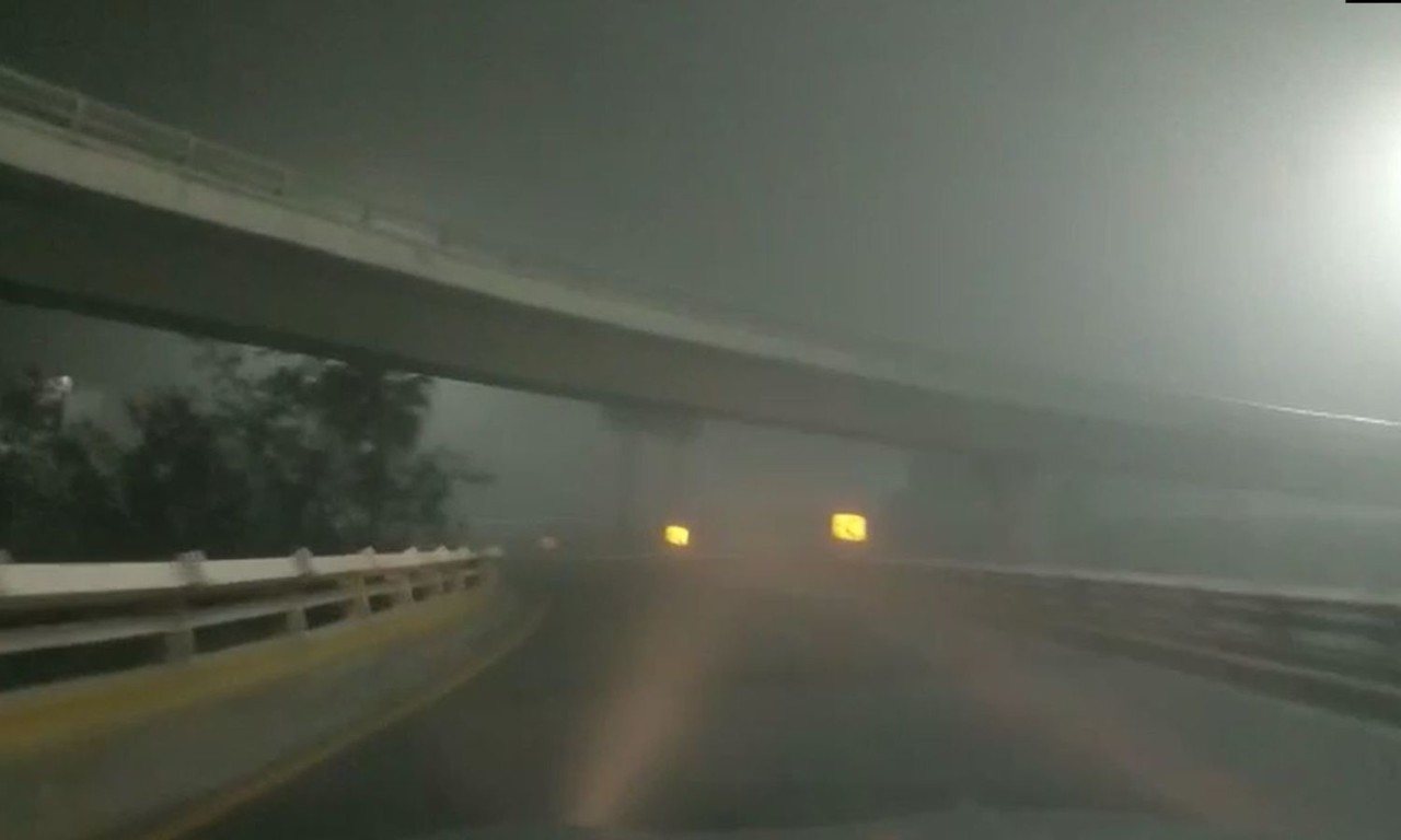 Densa niebla cubre importantes avenidas de Nuevo León