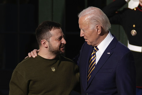 Se reúnen Joe Biden y Volodimir Zelensky por guerra rusa