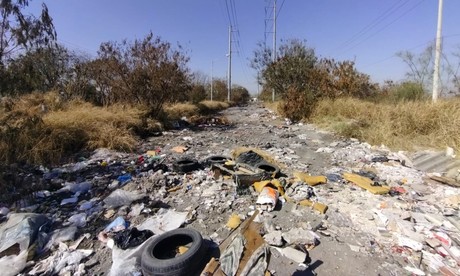 Desaparece avenida en Monterrey entre 1 kilómetro de basura
