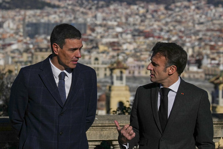 Firmarán tratado de amistad presidentes de España y Francia