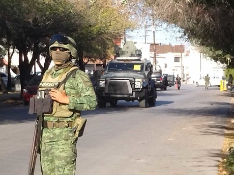 Despliegan fuerzas armadas por cateo en colonia Mitras Norte