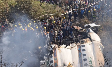 Avión se estrella en Nepal y deja a 68 personas sin vida