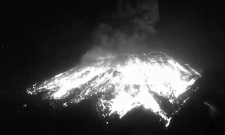 Volcán Popocatépetl despide enero con fuerte explosión