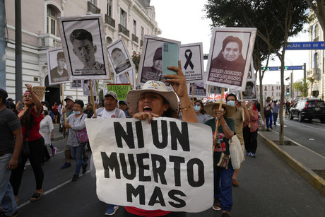 Muertes no cesan en protestas contra el gobierno de Perú