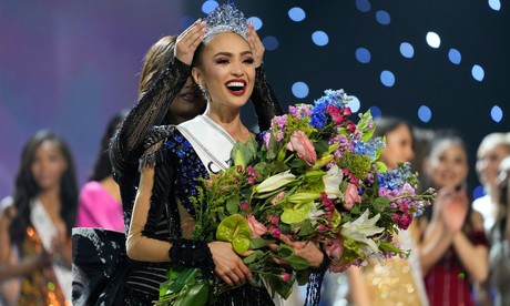 R'Bonney Gabriel se corona como la Miss Universo 2023
