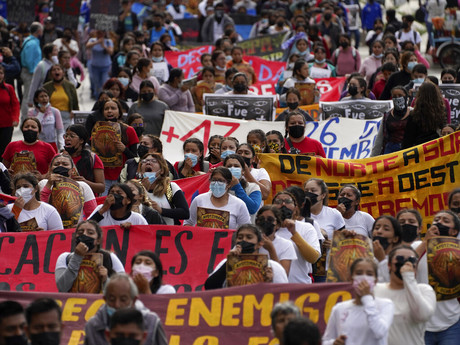 Entrega EUA ex agente vinculado al caso Ayotzinapa