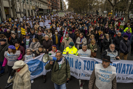 Trabajadores de la salud se manifiestan en Madrid