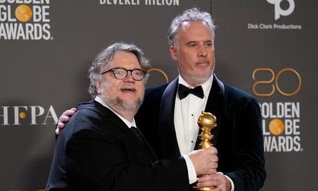 Guillermo del Toro gana Globo de Oro con 'Pinocho'