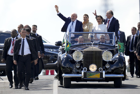 Lula asume la presidencia de Brasil por tercera vez