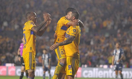 Tigres se impone 4-1 contra Pachuca en el Volcán