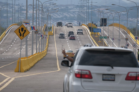 Reabren frontera entre Colombia y Venezuela para el comercio