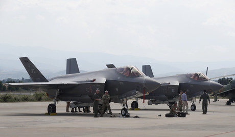Canadá concreta compra de aviones de combate a EUA
