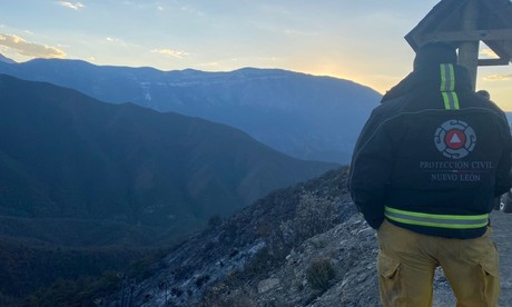 Logran controlar incendio en la Sierra de Santiago