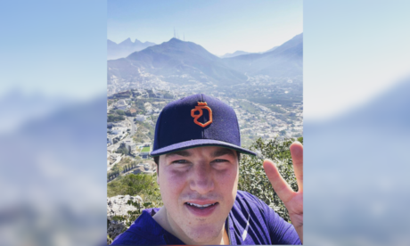Sube Samuel García a pico de Cerro en Monterrey