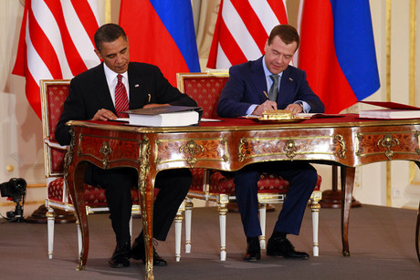 Exhorta OTAN a Rusia a respetar tratado nuclear con EUA