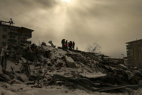 Registran Turquía y Siria más de 11 mil muertos tras sismo