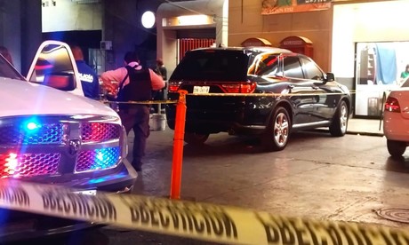 Causa movilización camioneta baleada en centro de Monterrey