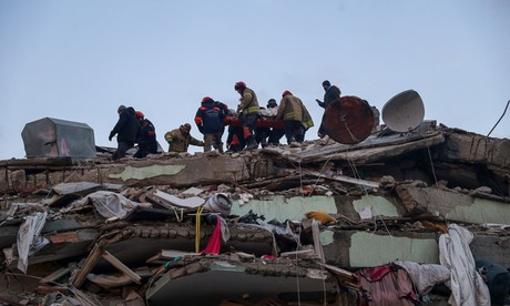 Cifra de muertos por sismo en Turquía llega a los 25 mil