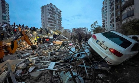 Declaran 7 días de luto nacional por terremoto en Turquía