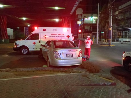 Choca conductor en avenida Garza Sada en Monterrey