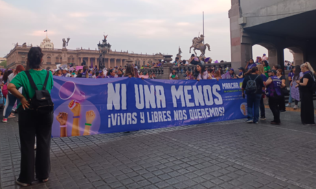 Arranca marcha del 8M en el centro de Monterrey