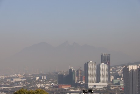 Mala calidad del aire sigue aquejando a Nuevo León