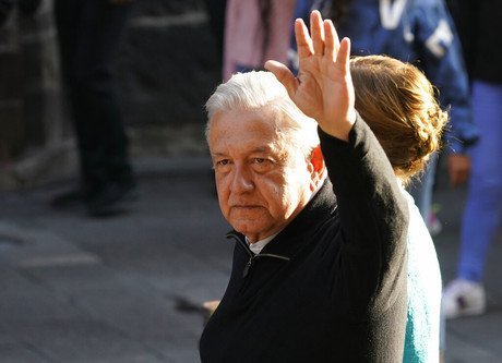 Celebra López Obrador Día de la Mujer en Palacio Nacional