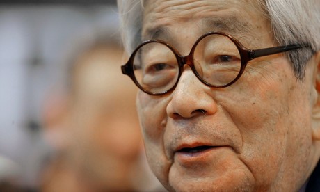 Fallece el Nobel de Literatura japonés Kenzaburo Oe