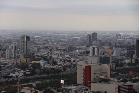 Continúa imponiéndose la mala calidad del aire en Nuevo León