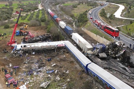 Choque de trenes en Grecia deja 36 personas muertas