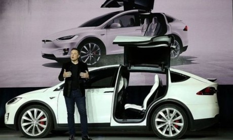 Tesla va por reducción de costos en vehículos