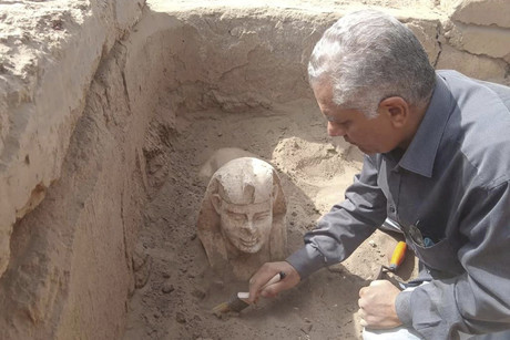 Arqueólogos encuentran estatua de Esfinge en Egipto