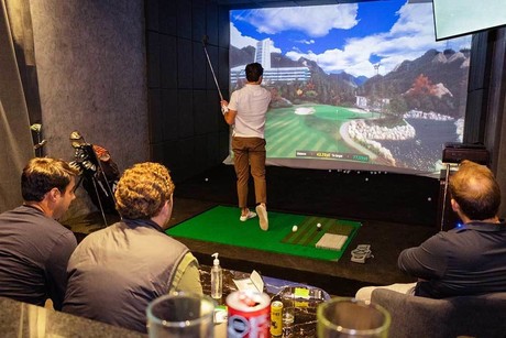 5 ventajas de agregar un simulador de golf a tu negocio
