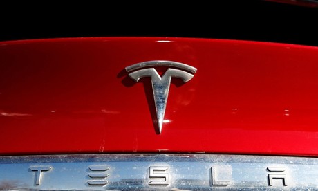 Piloto automático de Tesla habría causado accidente en EUA