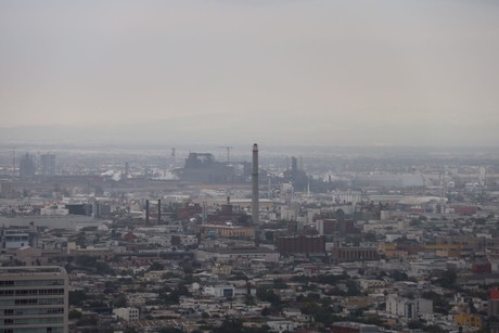 Presentan Monterrey calidad del aire extremadamente mala
